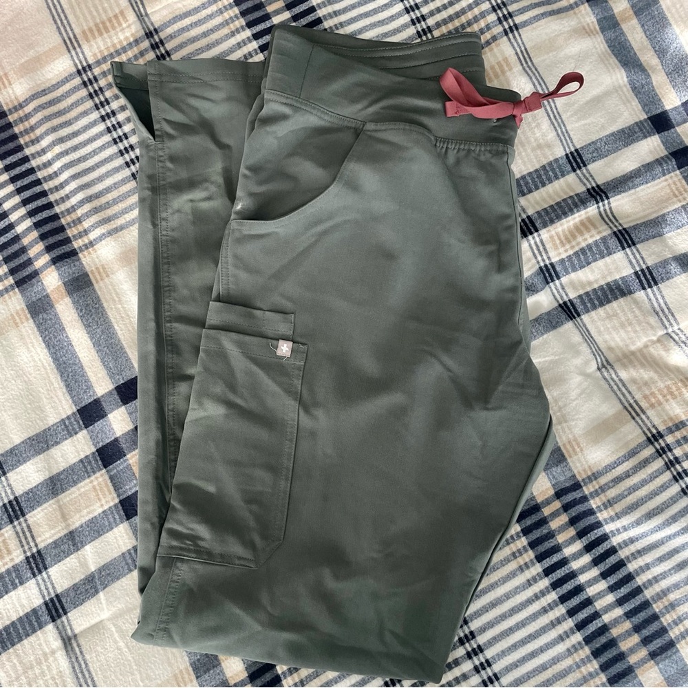 Figs in Bonsai —  L Tall Kade Cargo Pants